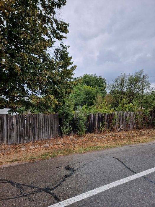 Vand casă batraneasca cu teren