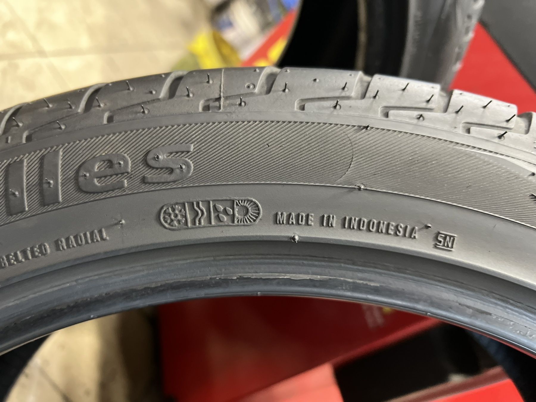 Всесезонни гуми 225/45 R19 Achiles
