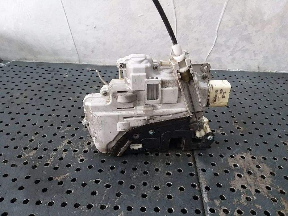 Broasca usa stanga fata audi a4 b7 8e