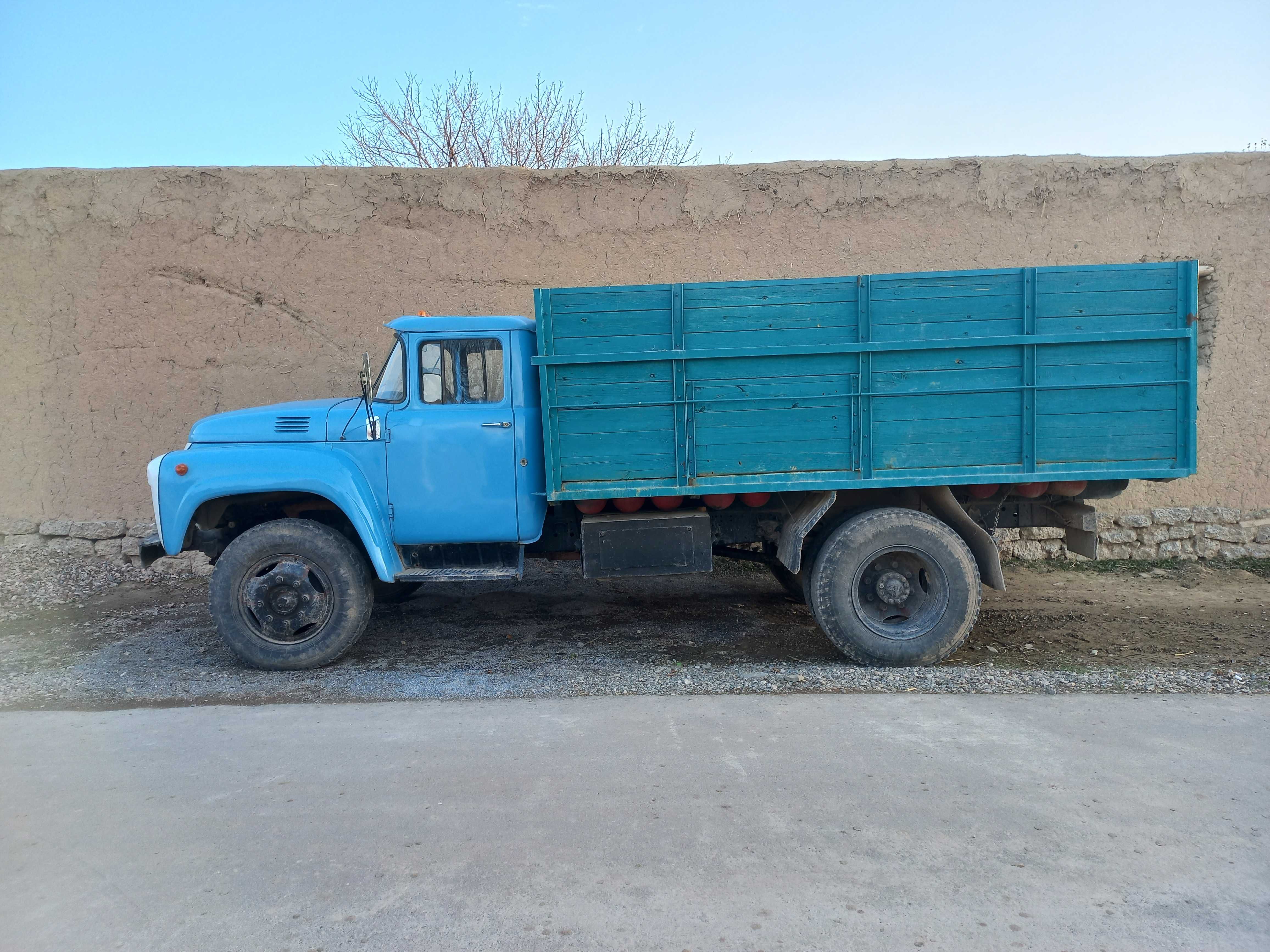 Zil 130 bortovoy yili-1987