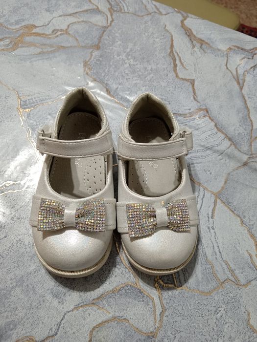 Продам детские туфли