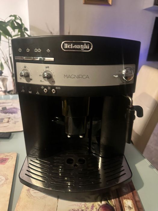 Masina de cafea Delonghi Magnifica