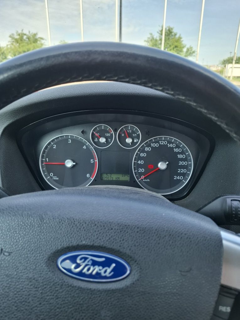 Vând Ford Focus 1.6 tdci