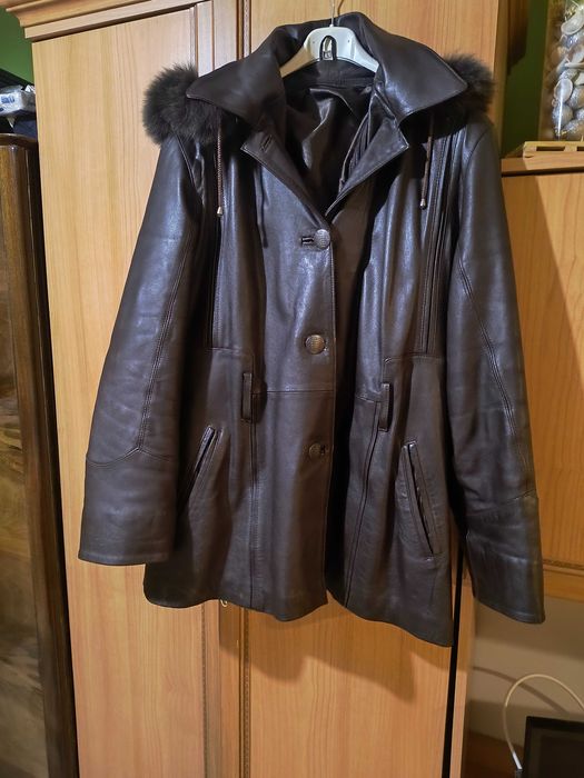 Продавам дамско кожено яке