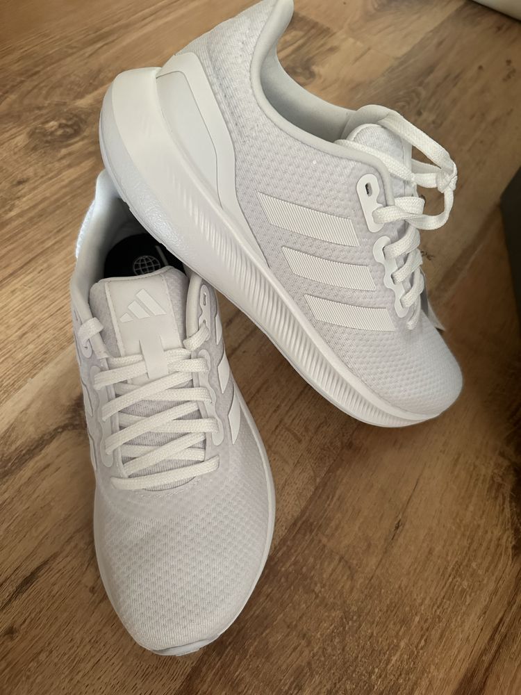 Vand Adidas noi