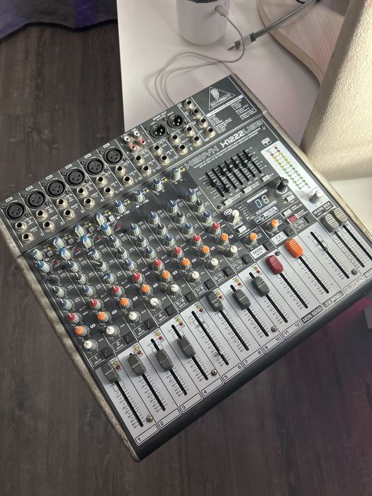 Микшерный пульт BEHRINGER Xenyx QX1222USB