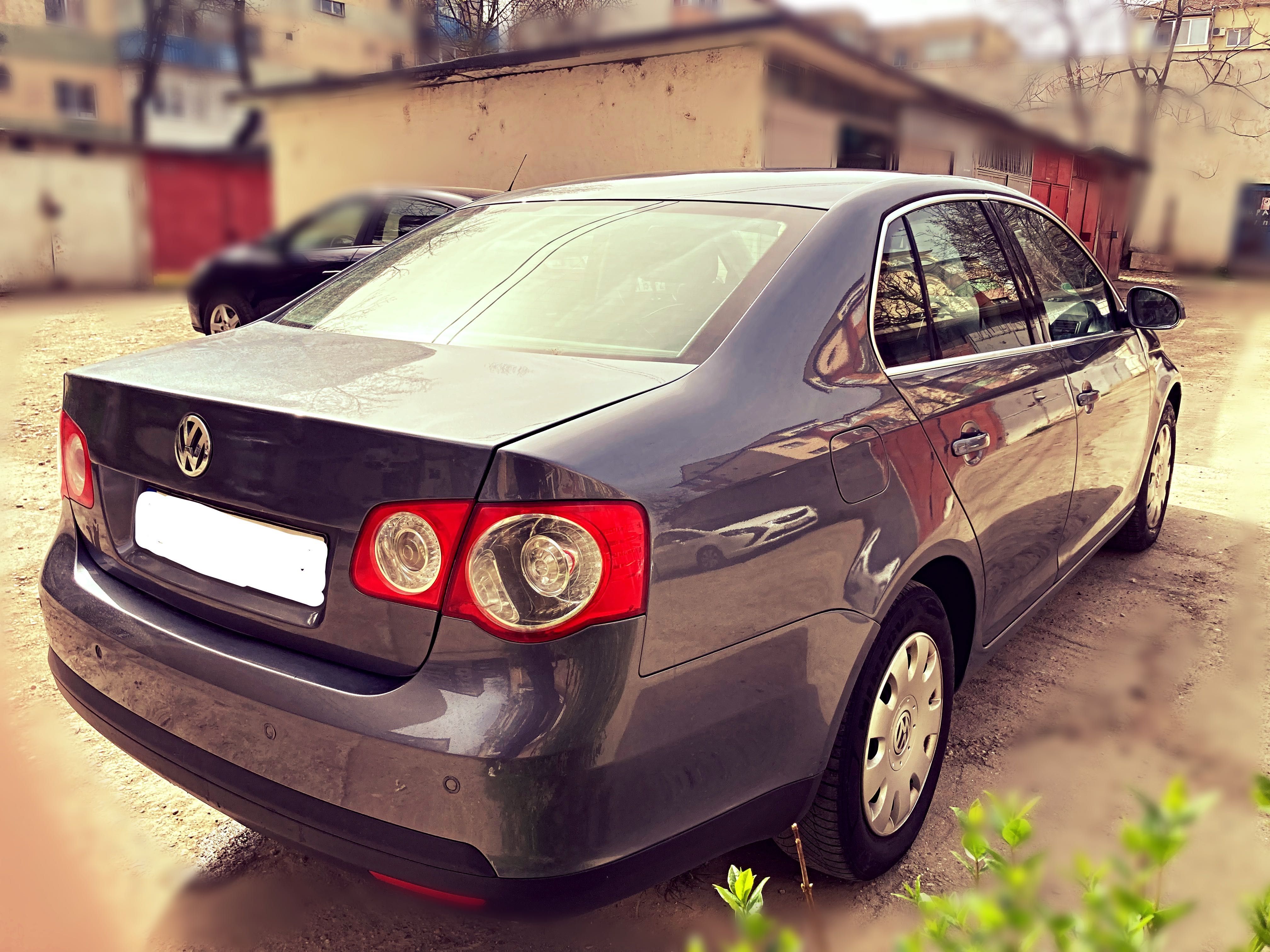 VW Jetta 1.6 MPI benzină 2007 senzori parcare pilot automat Impecabil