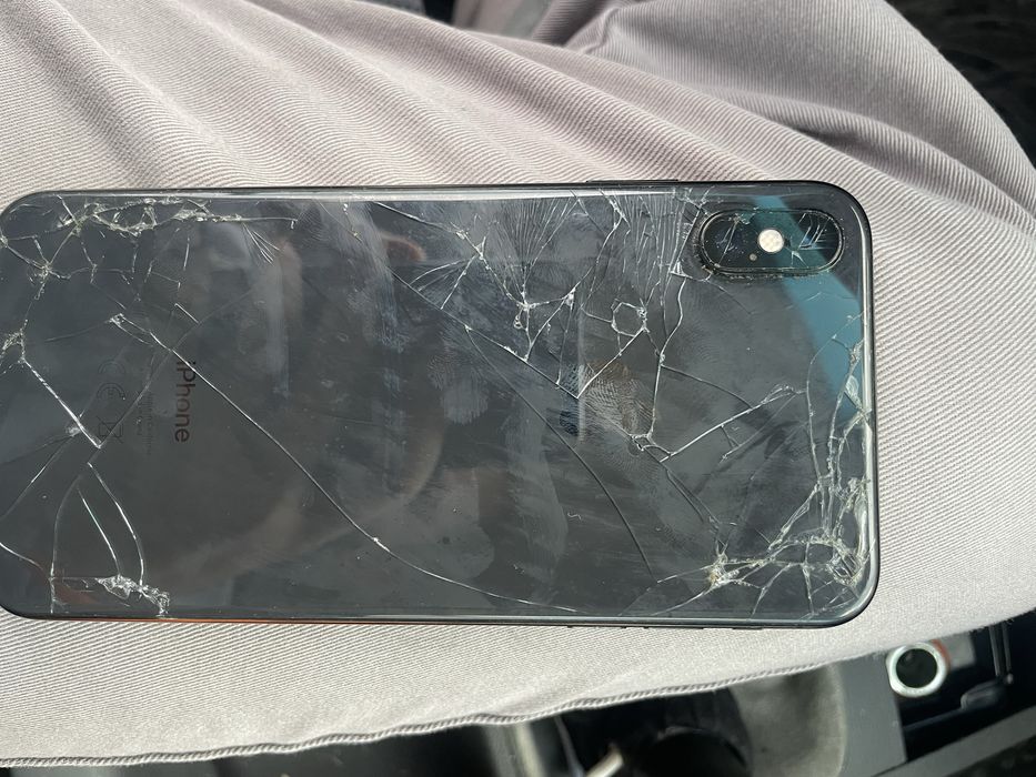 Продавам Iphone XS max ЗА ЧАСТИ