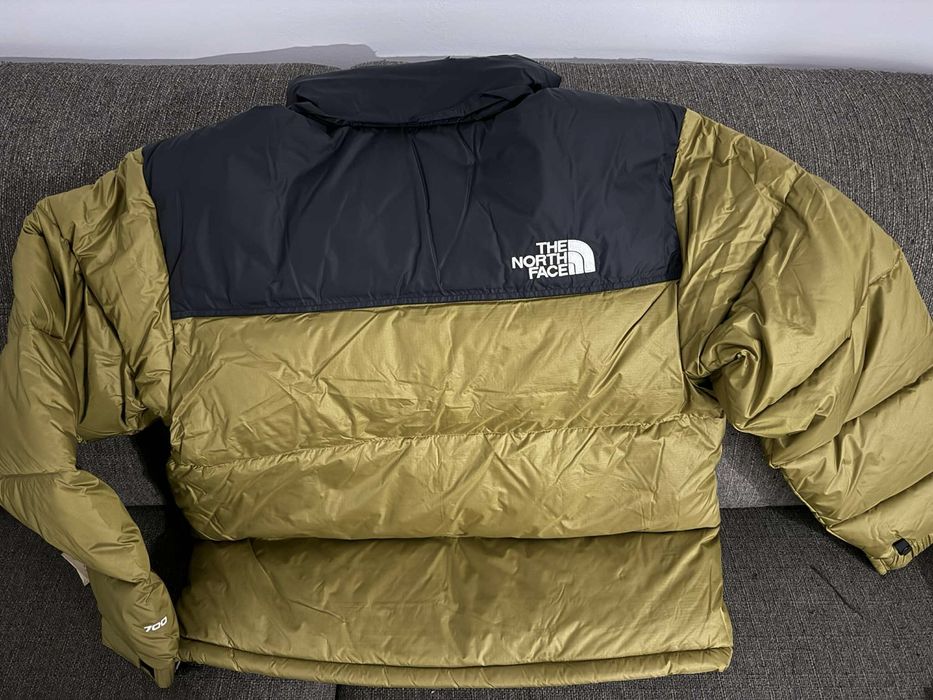 Vând geacă The North Face Retro Nuptse – mărimea L, nouă cu etichetă