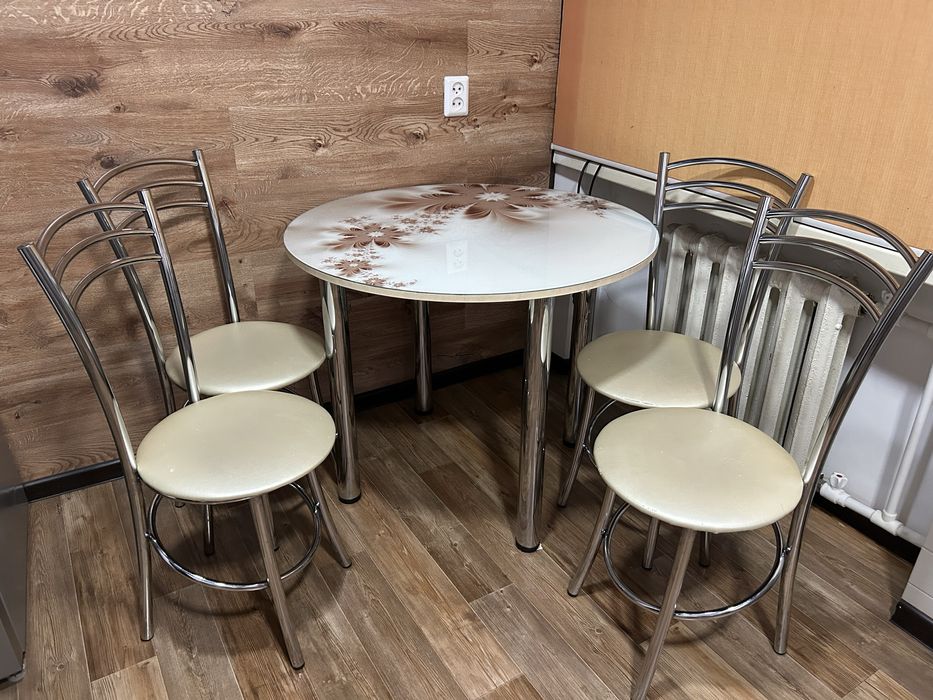 Продам стол со стульями
