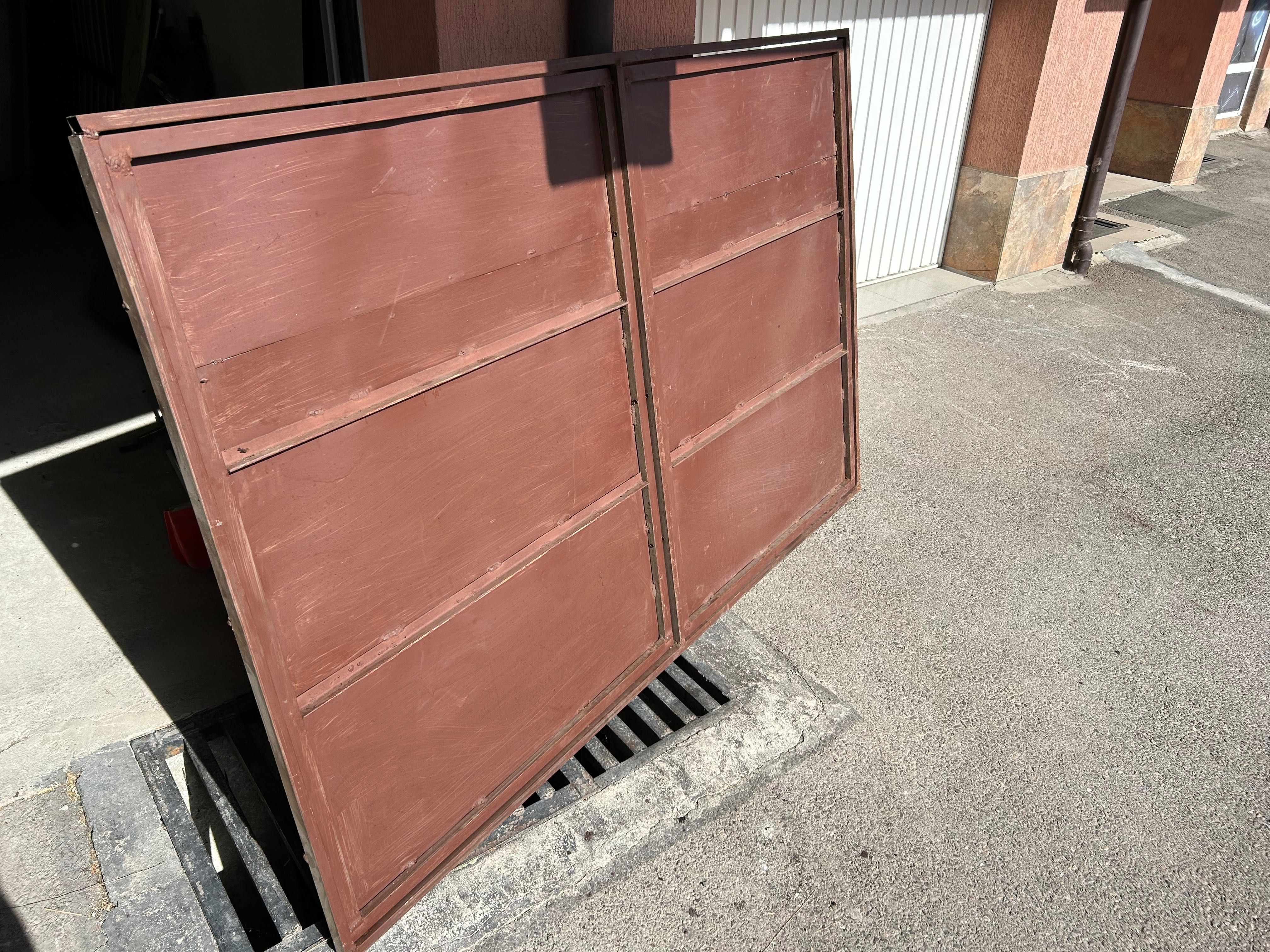 матална врата за гараж с каса