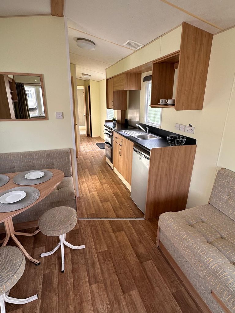 Продава се Къща в Бургас, Център - 37 кв.м за 618 €/кв.м - Снимка #4