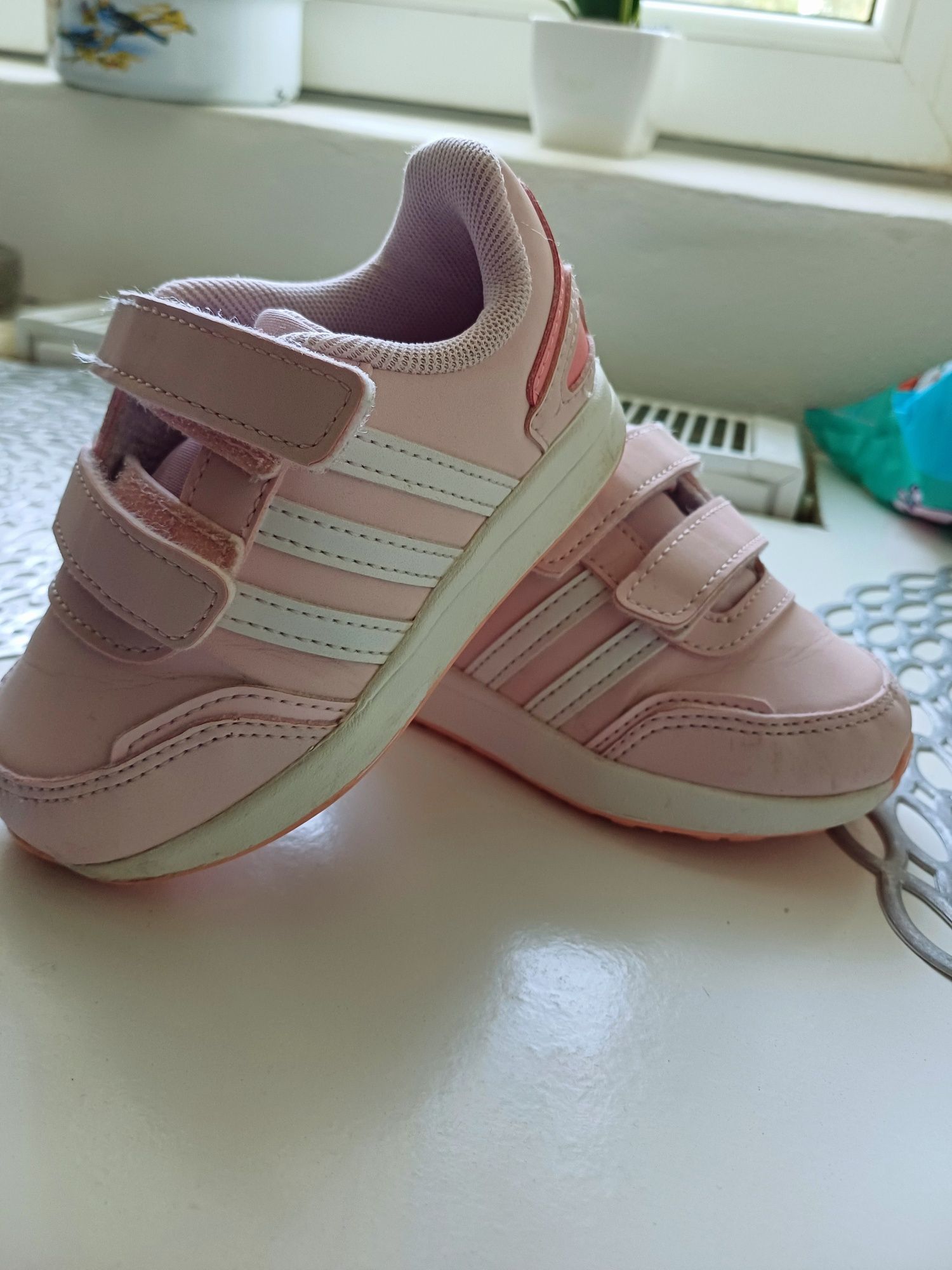 Adidasi adidas fetita