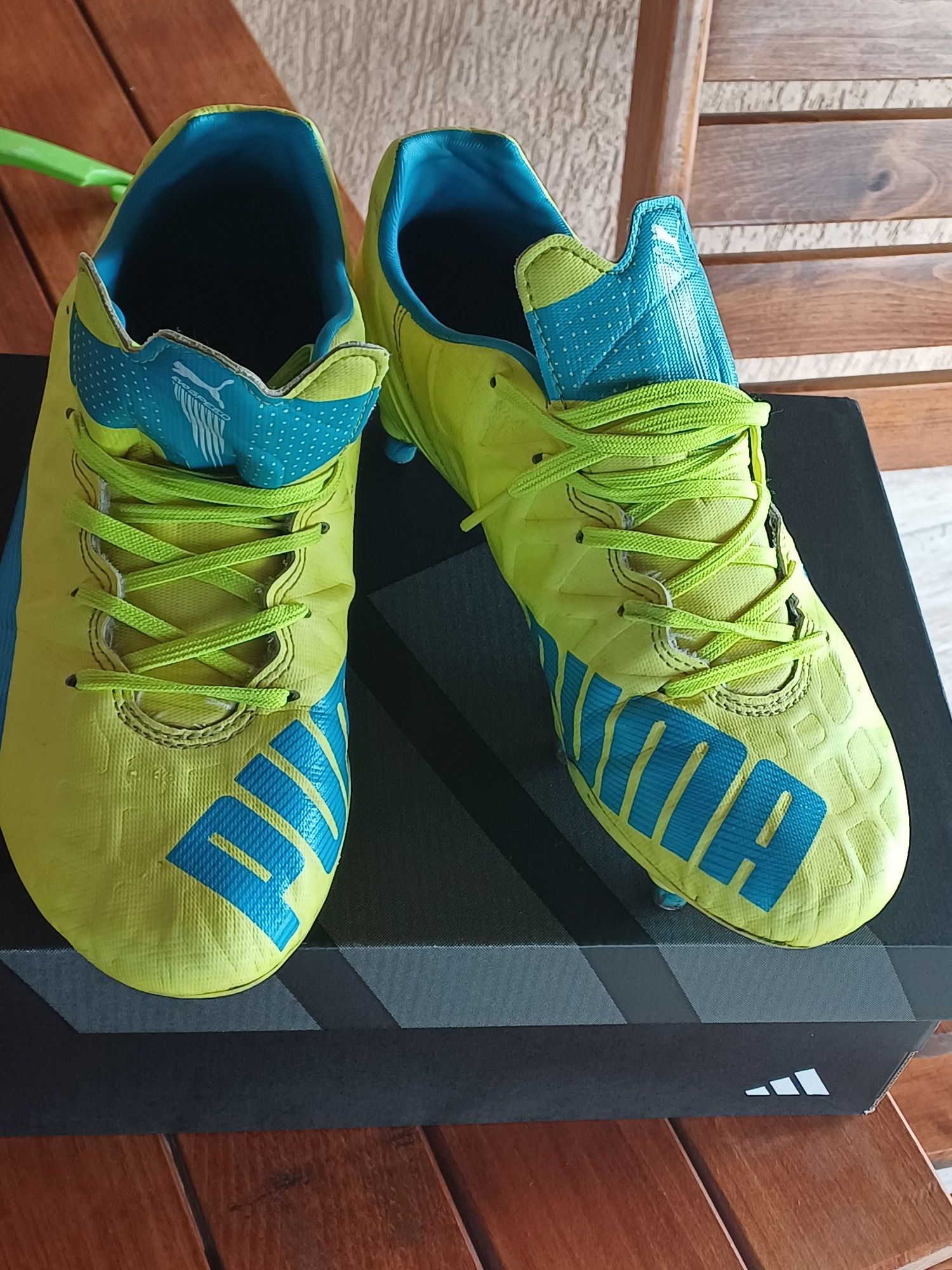 Ghete fotbal 39 puma cu crampoane pentru gazon