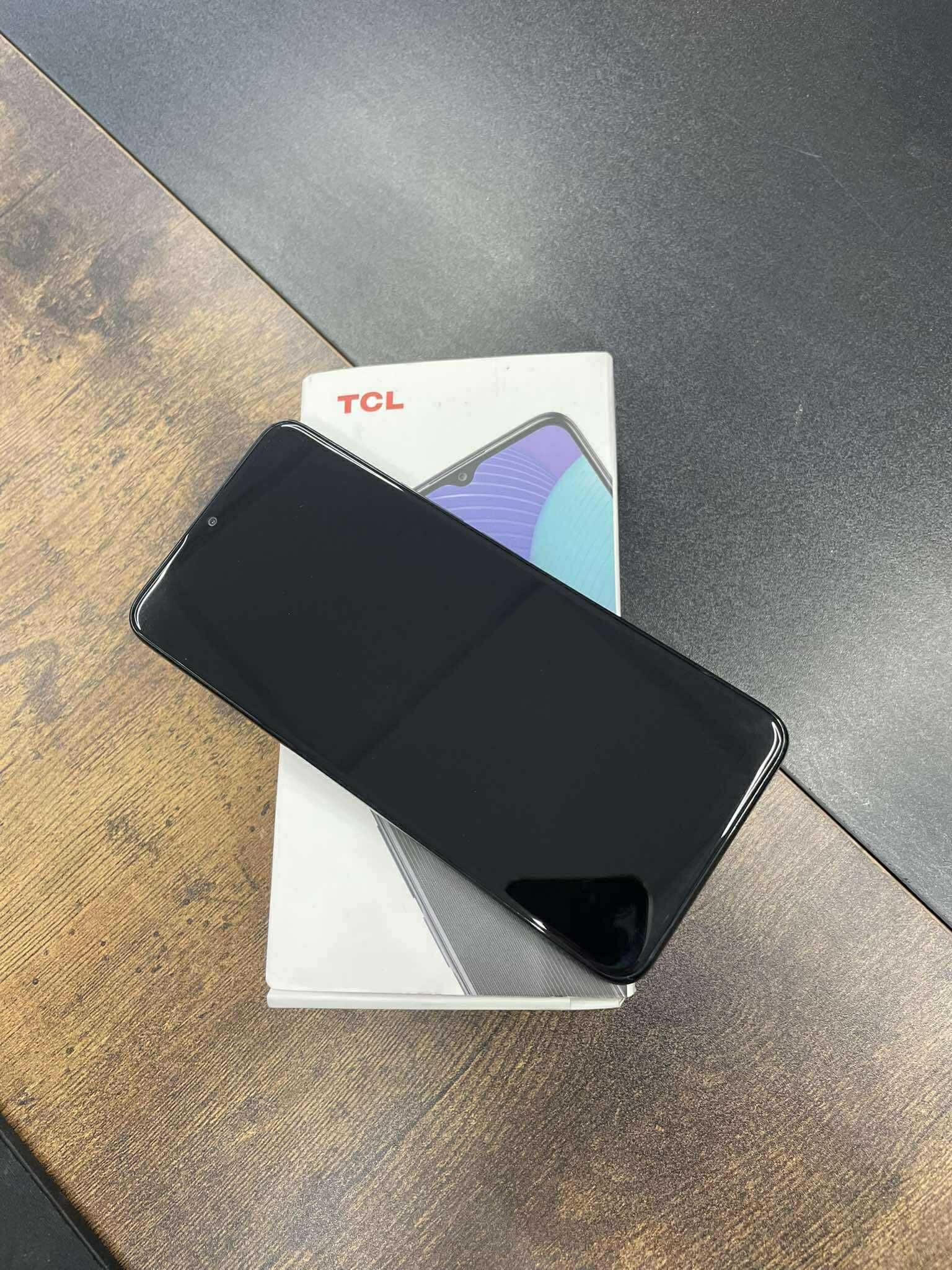 Продавам телефон TCL 405
