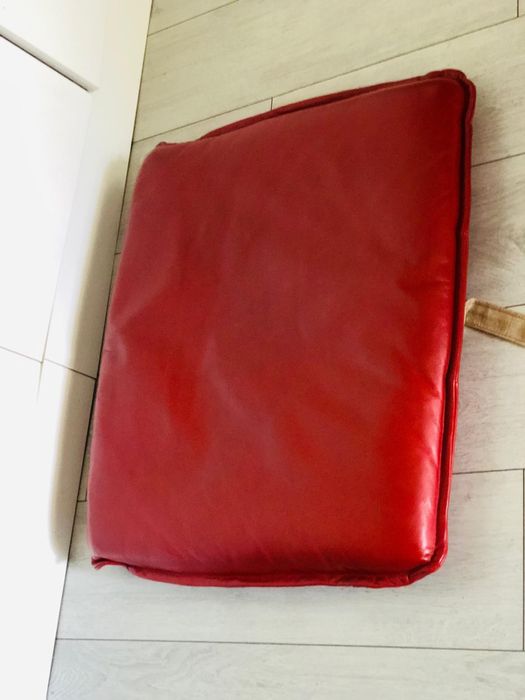 Mid century perna piele rosie