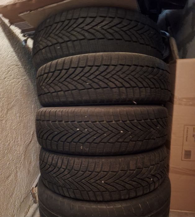 Vând cauciucuri de iarna an 2022 Falken 195/65R15