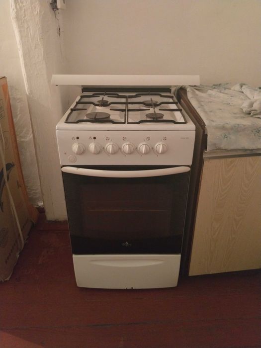 Продам газовую плиту.