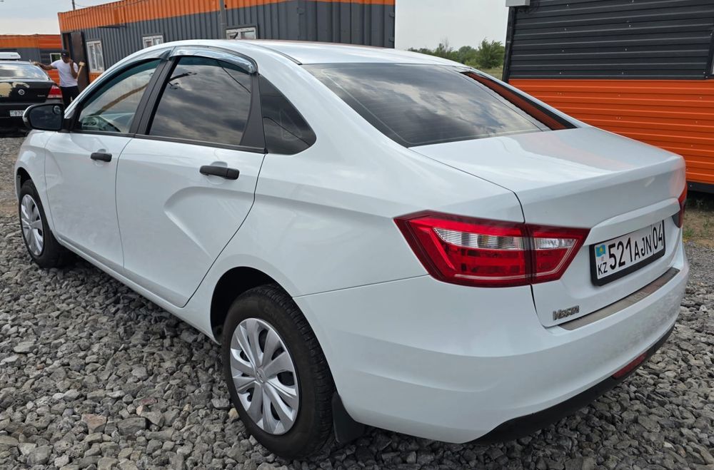 Продам Ладу Весту в идеальном состоянии