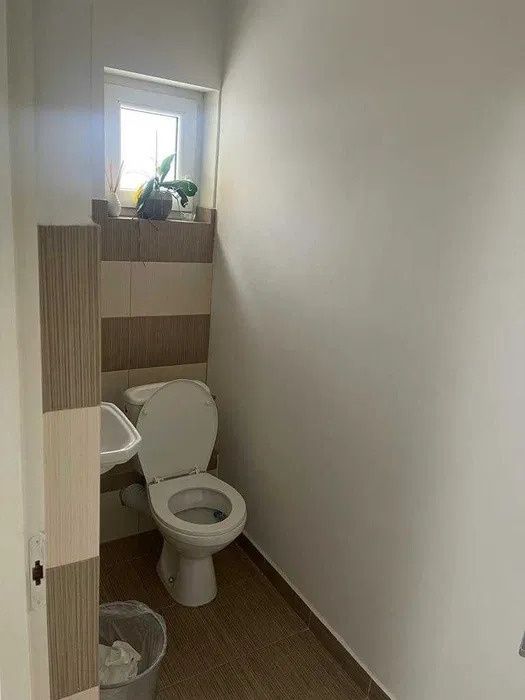 Dau in chirie spatiu comercial autorizat inclusiv pt. activitati  med.