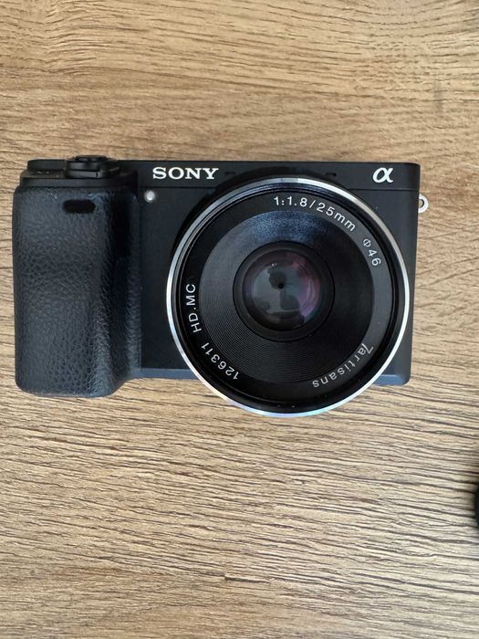 Продавам фотоапарат Sony A6300