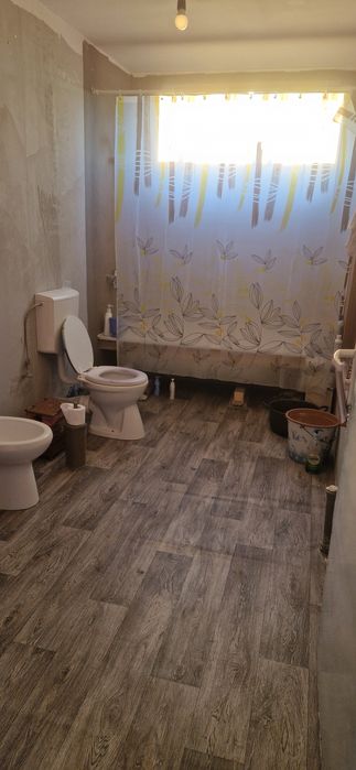 Vând casa noua la vartina 200m,  1 h teren