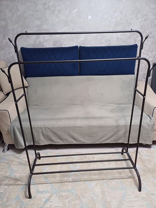 Продам вешалку ……