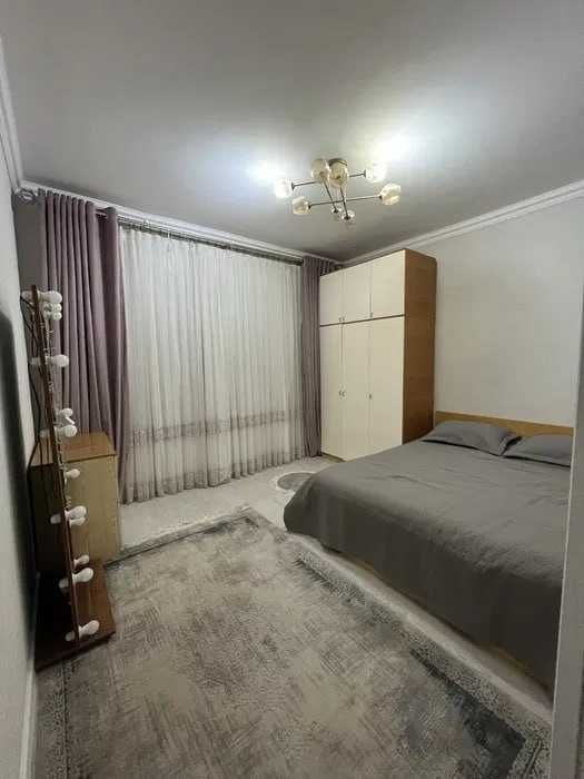 Максим горький 3 комнат АРЕНДА 500 метров метро БИЙ БУЗ базар сайрам