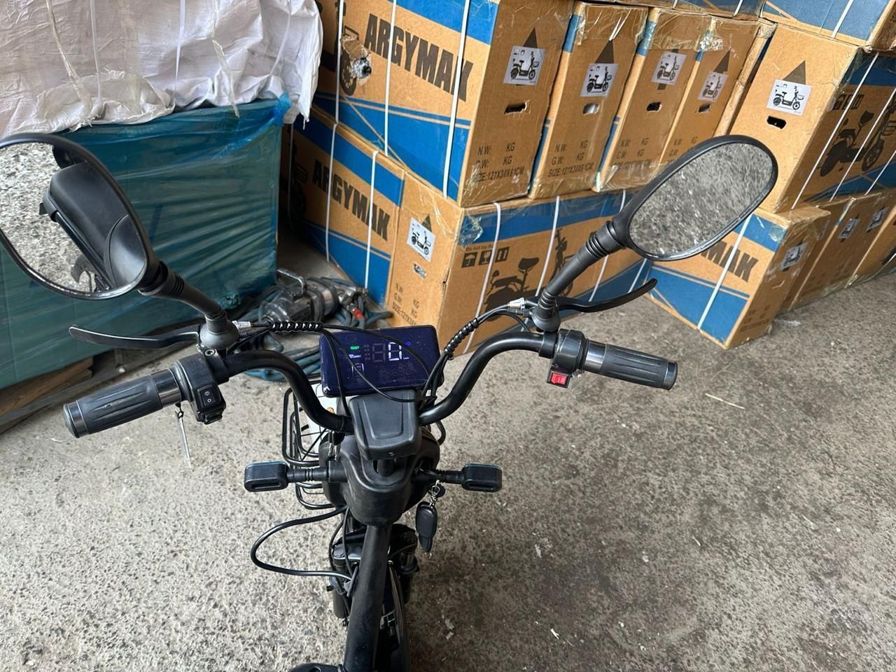 Продам электро скутер Новая в упаковке. 350W
