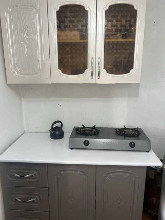 Кухонный гарнитур почти новый