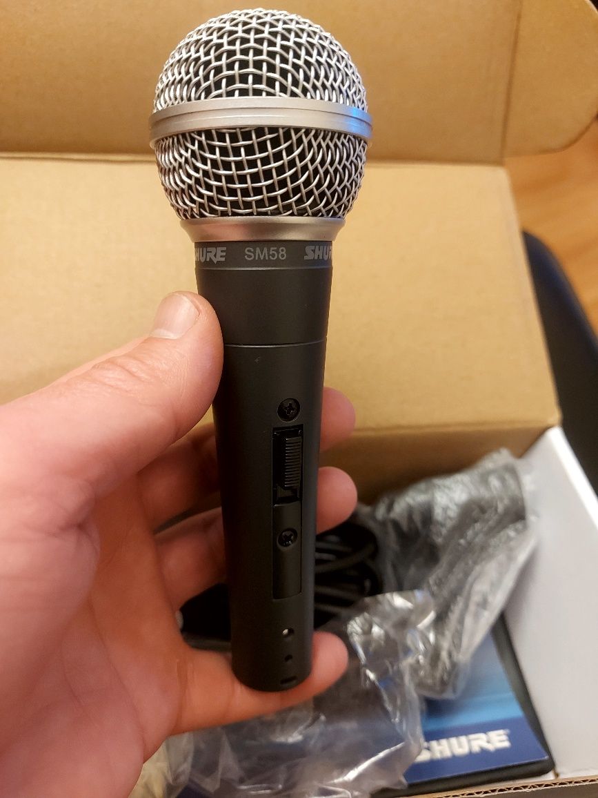 Музикален микрофон SHURE SM 58  за професионални певци и любители на м