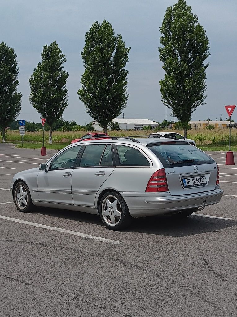Vând mercedes C220