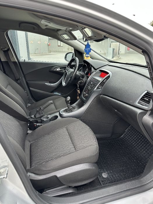 Opel Astra J 1.7cdti 110cp 2013