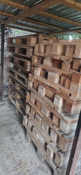 Vând paleți in stare exceptionala. Preț 25 lei / buc la toată cantitat