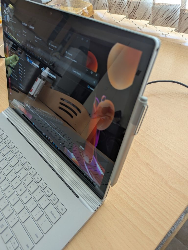 Microsoft Surface Book 2 Video 6GB / 16 RAM / 512 SSD