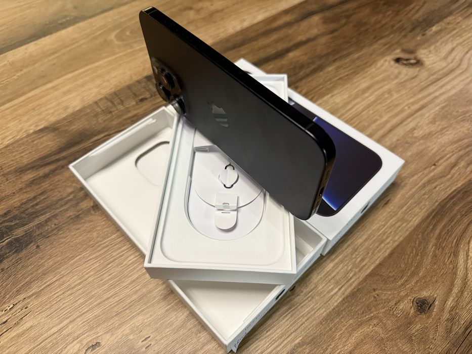 2 x iPhone 16 Pro Max