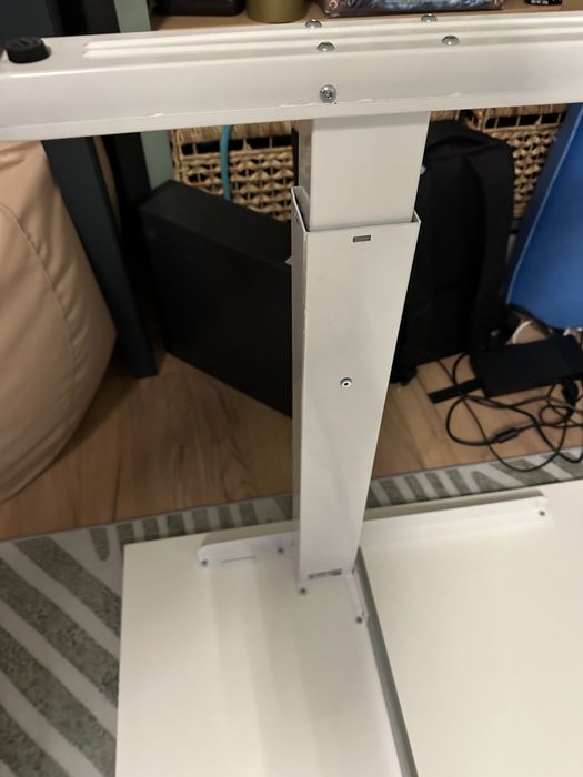 Регулируемо бюро 160×80 см – бяло (модел от JYSK)