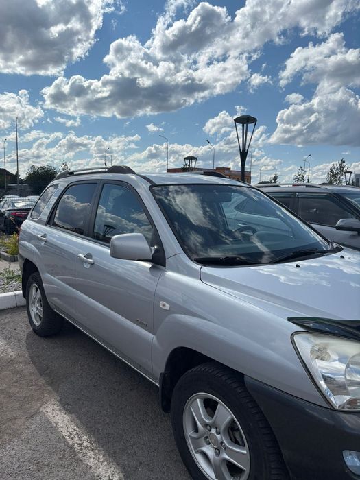 Продаю машину Kia