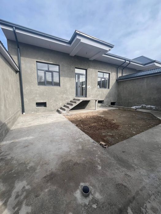 Nazarbek mevazor maxalla 1.8 sotix 4 xona oshxona 2 ta sanuzel padval