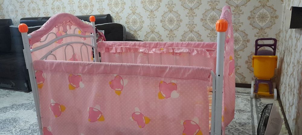 Кроват для  девчонок