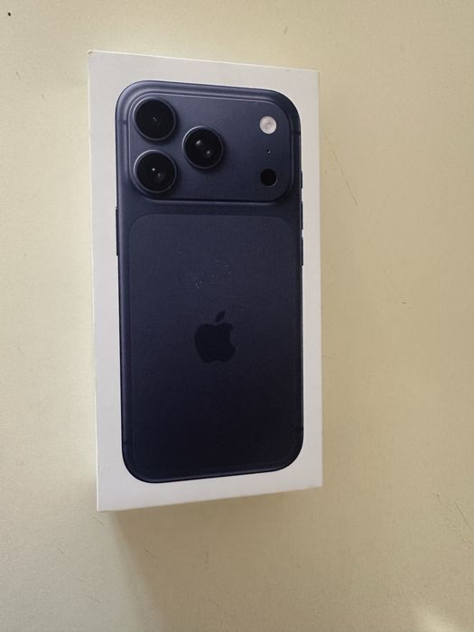 Iphone 17 pro (deep blue )