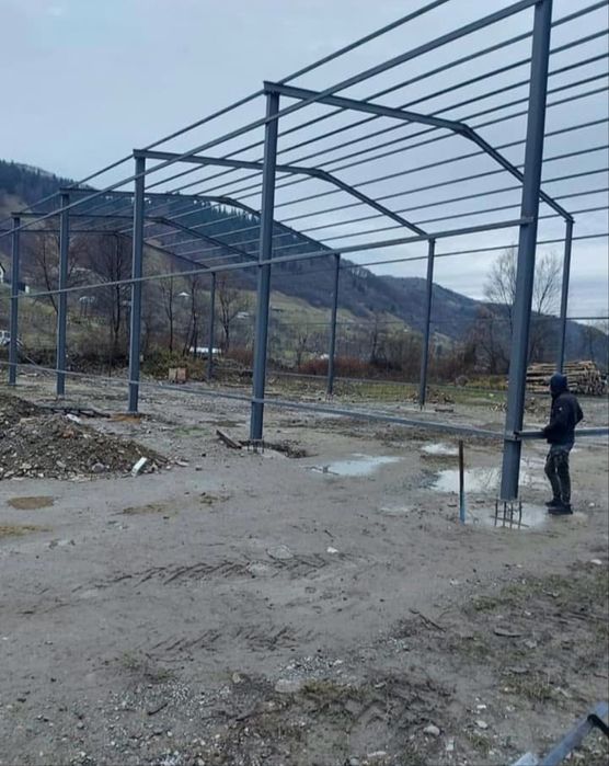 Vând hală metalică 12 metri lățime 14 metri lungimea cu 4 m