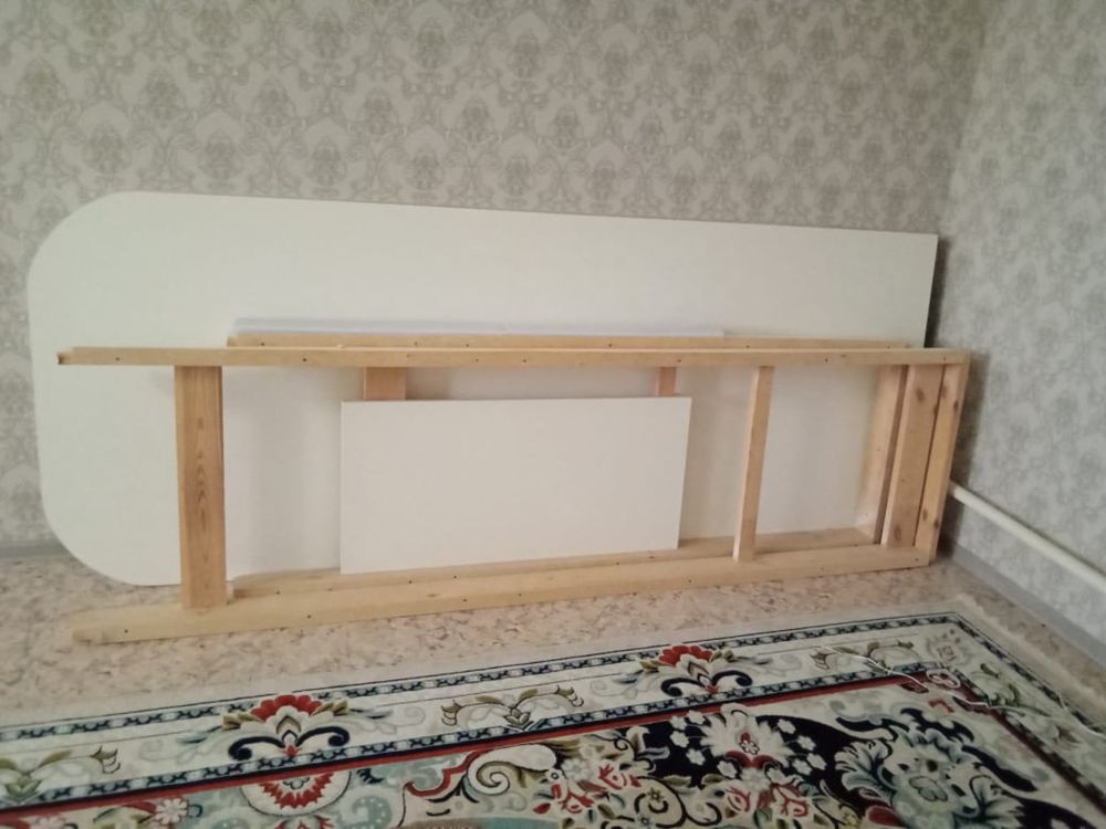 Стол и столы гостиные