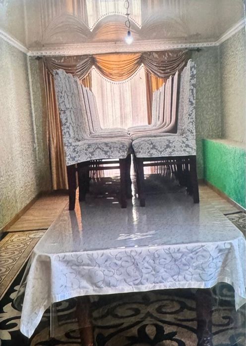Продам 5 метровый стол со стульями , количество стульев 10-12