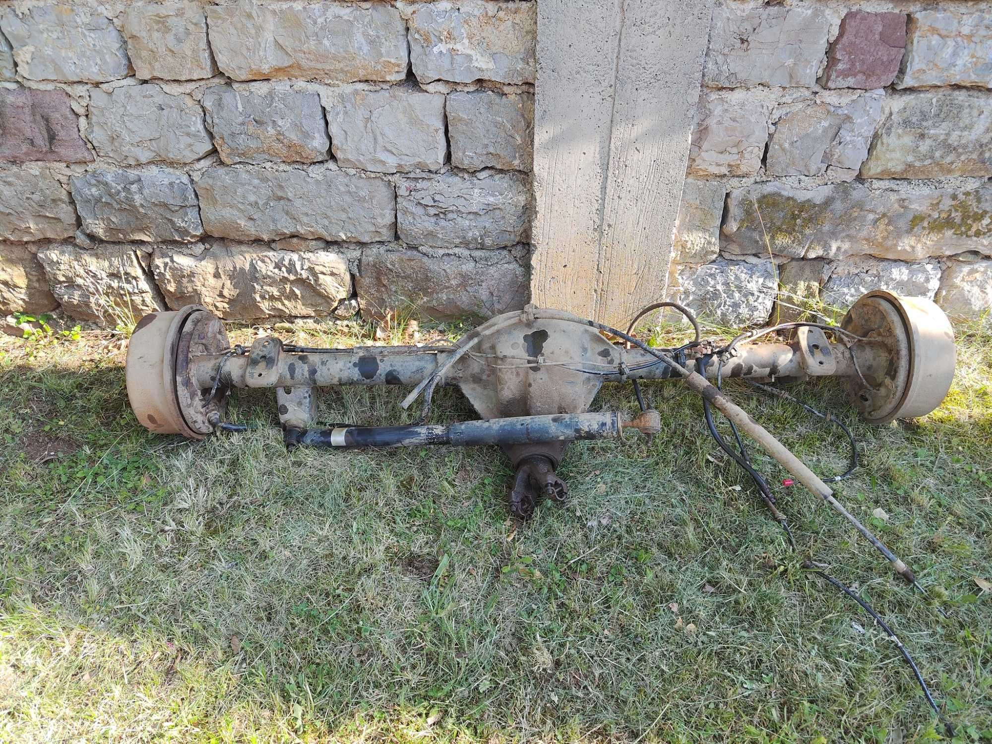 Заден мост Dana 35 Jeep Cherokee XJ ресори, подложки