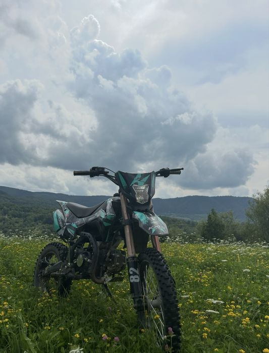 Vând motocicleta folosita 3-4 luni