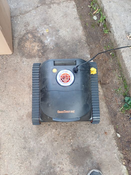 Robot curatat piscina