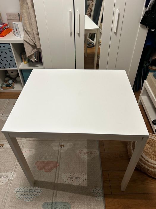 Бяла разтегателна икеа маса