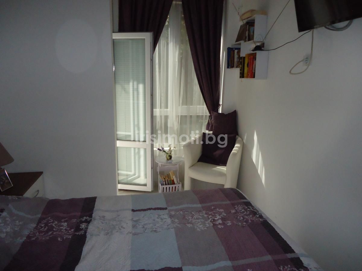 Под наем тристаен, €1000, 65кв.м. в Център