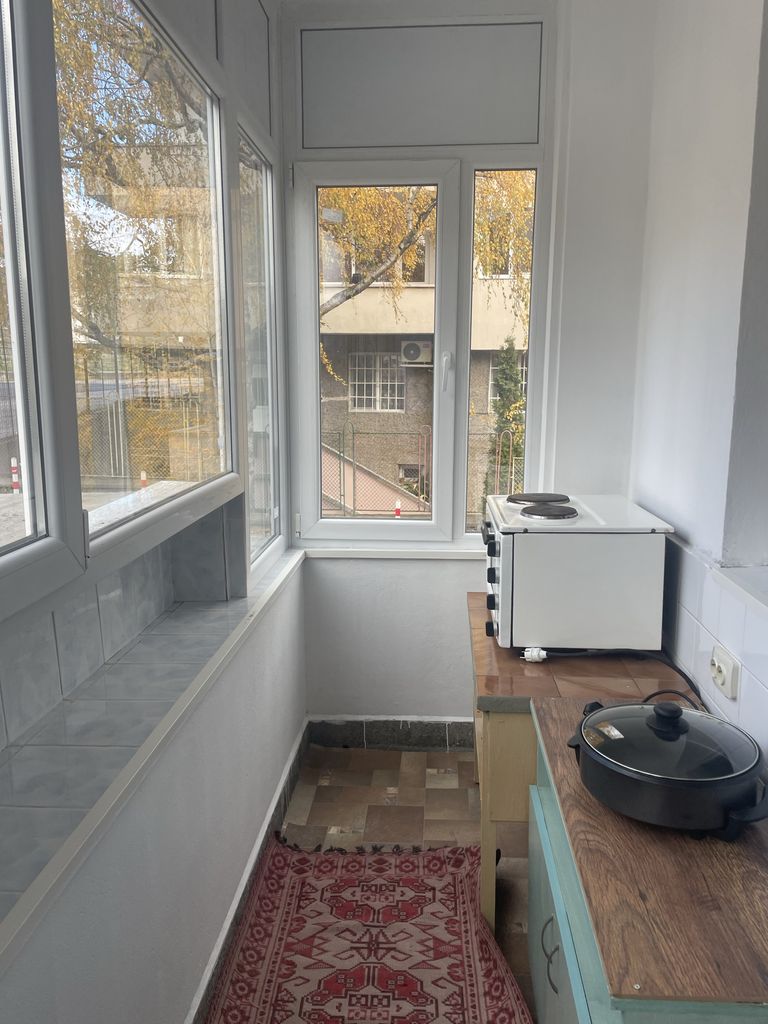 Дава се под наем Етаж от къща в Велико Търново, Център - 120 кв.м за 331.5 € - Снимка #3